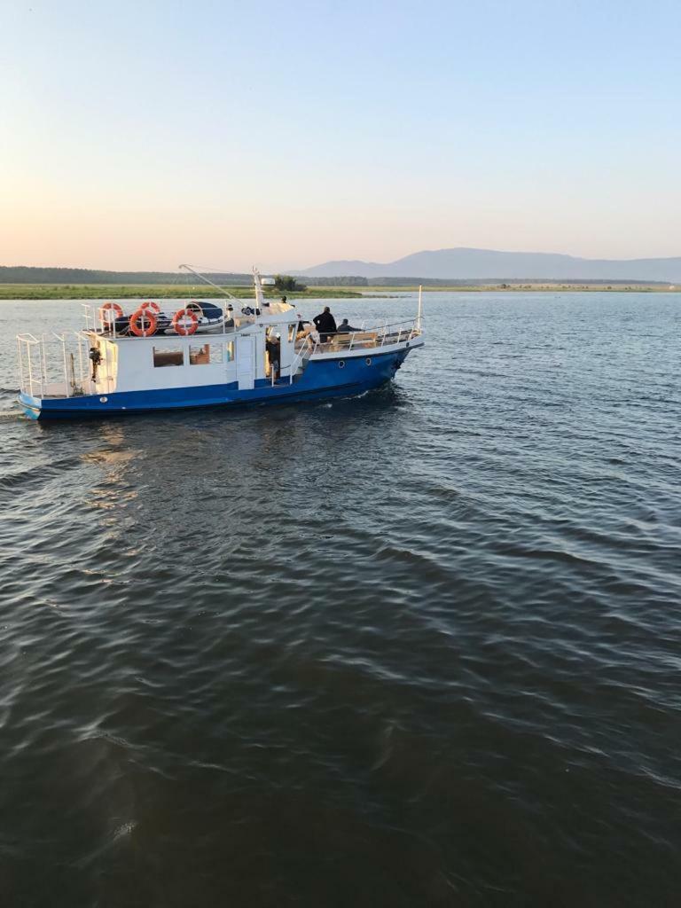 Novaya Volna Hotel Ust-Barguzin Buitenkant foto